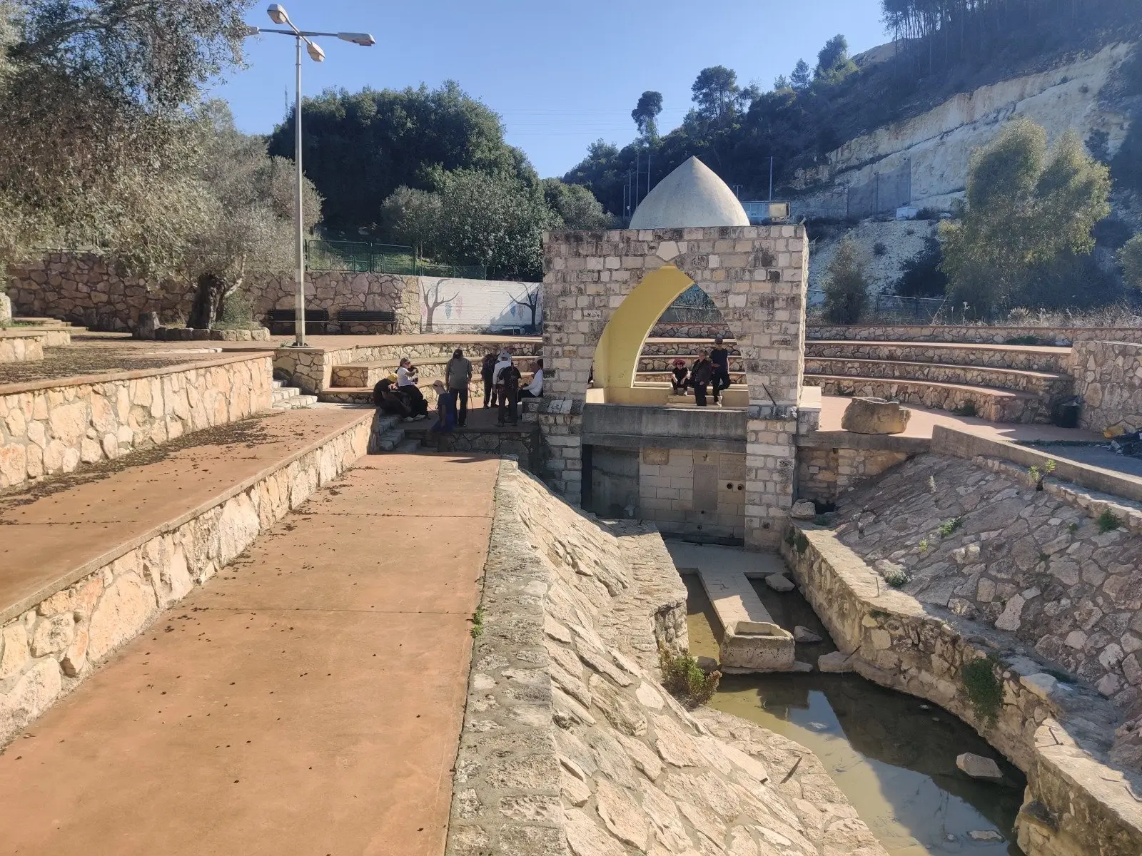 עין אום שוקף