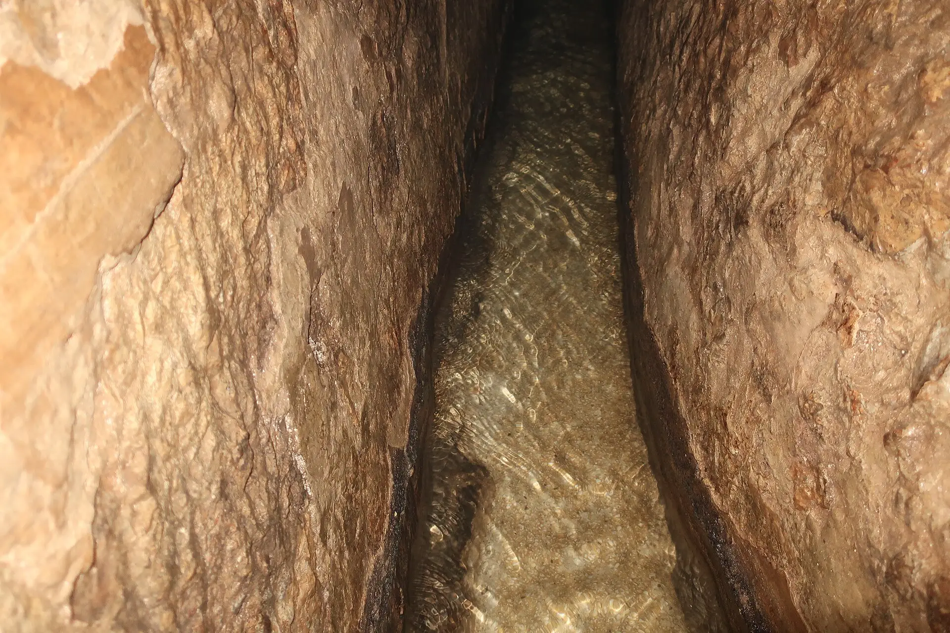 ניקבת חזקיהו (מעיין הגיחון)